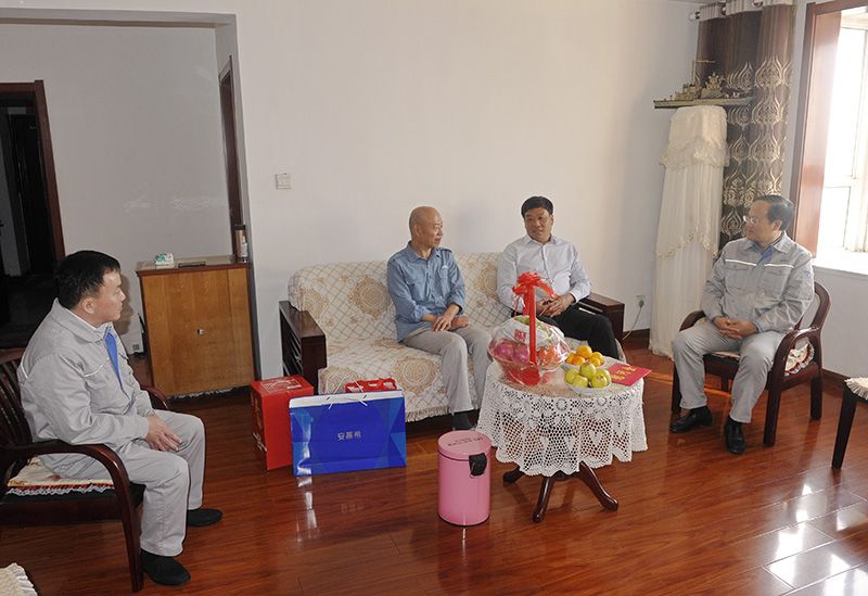濮阳市总工会探望慰问“全国劳！！敝煨碌
