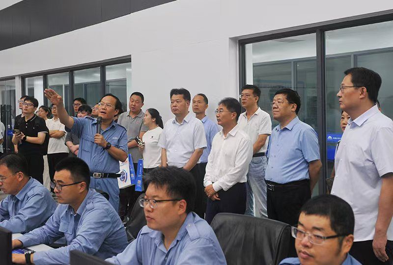 河南省制作业数字化转型城市行观摩组走进中原彩天下官网