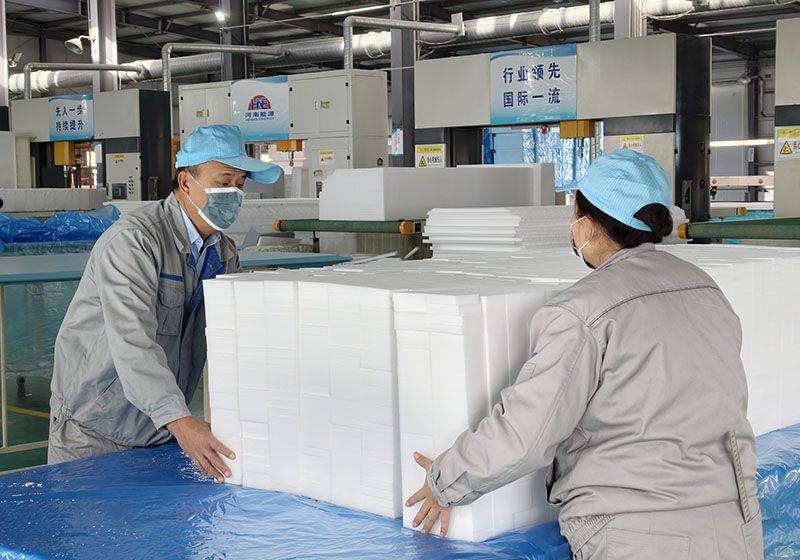 绿宇公司：：：以产销两旺势头 全力冲刺“整年红”